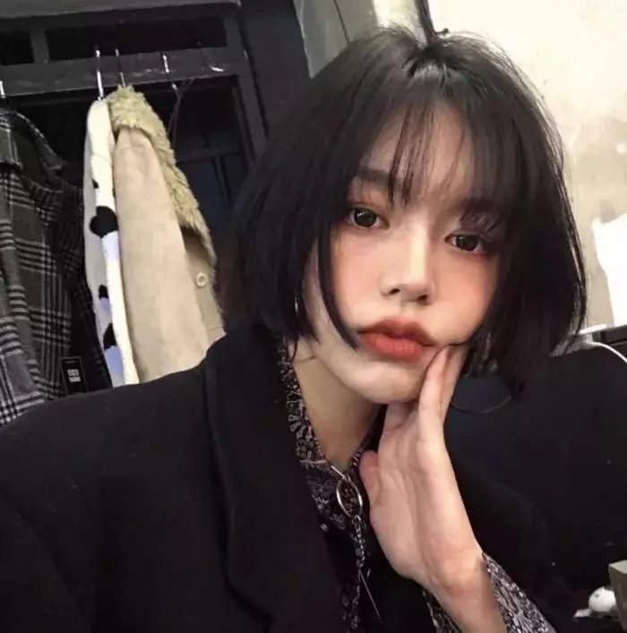 绯红色的窗帘